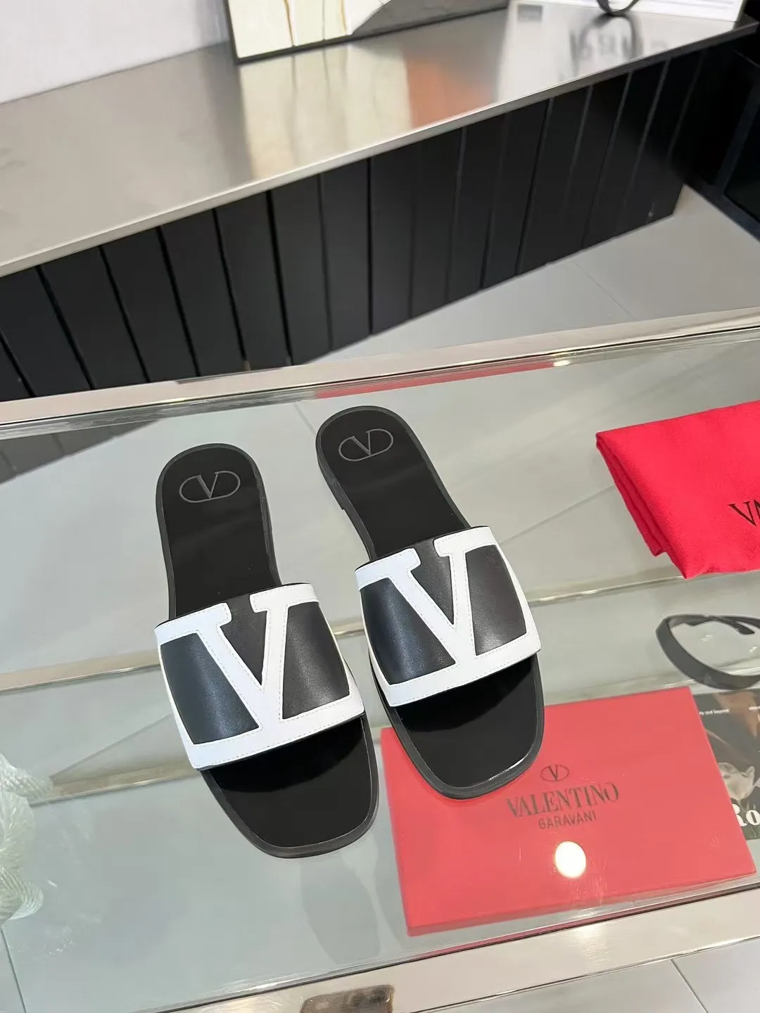 👟👟Ex-factory price 340👟👟 Valentino, 25 new spring and summer Valentino color-blocked flat flops, sizes 35-43